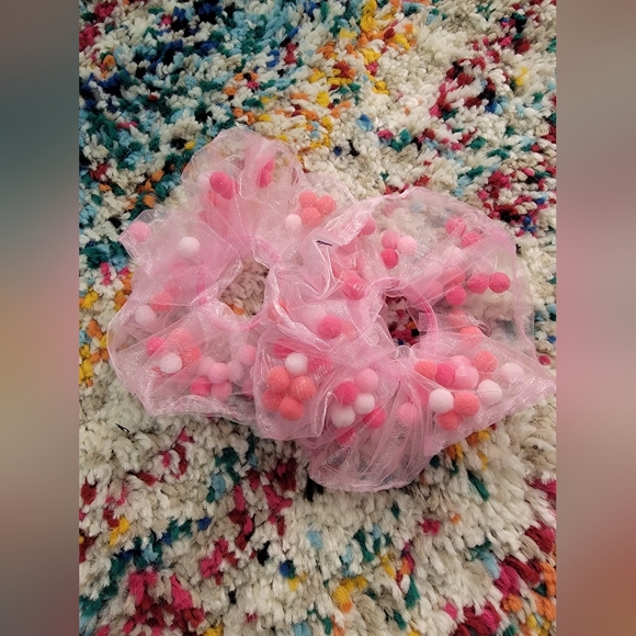 Orpomo Pompom Scruchies - Picture 8 of 11